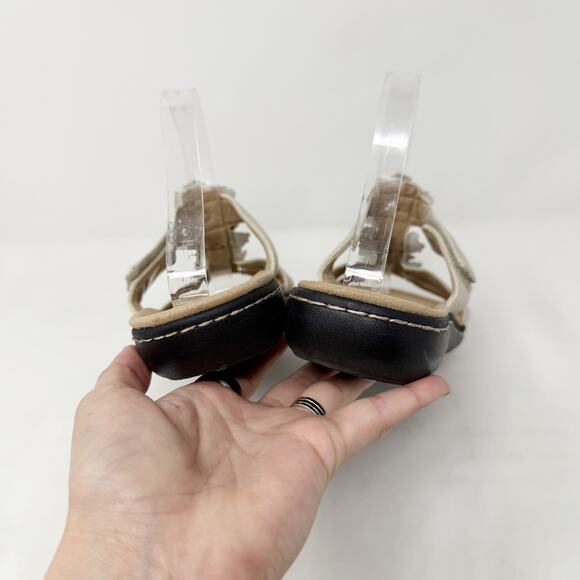 [Clarks] Cream Tan Leather Laurieann Judi Floral Comfort Sandals Hook & Loop 9 - Picture 4 of 12
